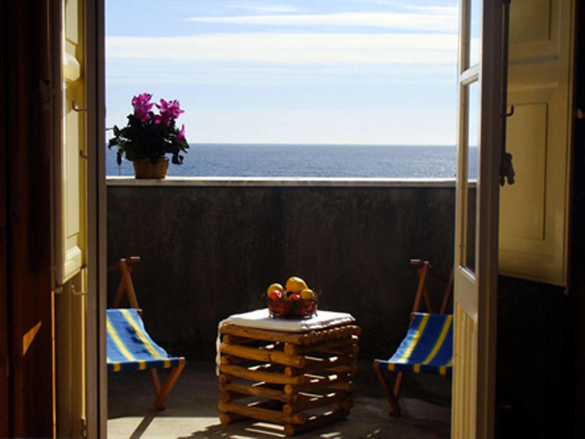 Il Fico Bed And Breakfast Santa Teresa di Riva Kültér fotó